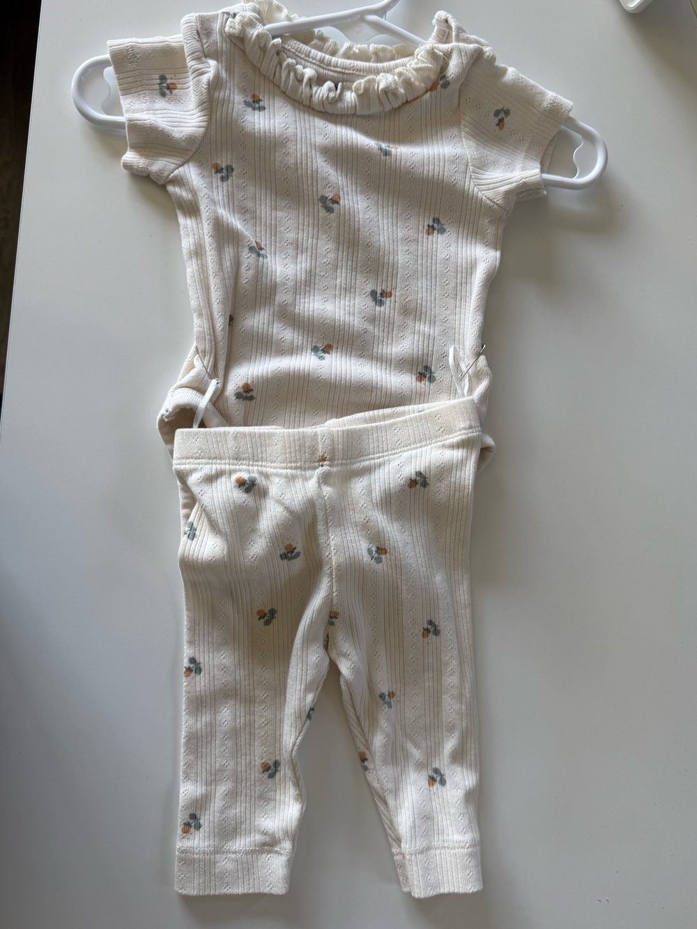 H&M Cream Ribbed Two-Piece Set with Small Floral Print, Newborn